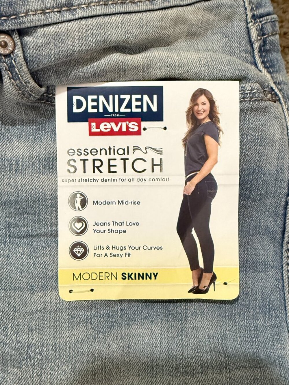 NWT Denizen from Levi's Modern Skinny Jeans Size 6S Light Wash Stretch Mid Rise